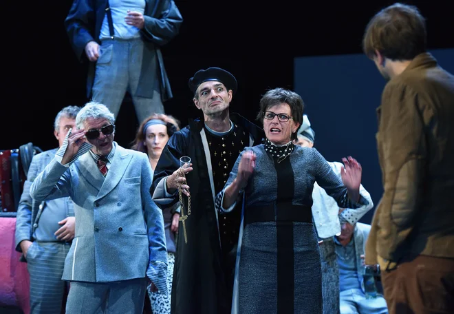 Zvezdana v dramski igri Evropa. FOTO: Peter Uhan/SNG Drama Ljubljana