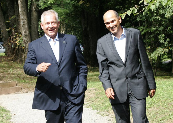 Leta 2007, ko se je Ivo Sanader na Bledu srečal s takratnim in aktualnim slovenskim premierom Janezom Janšo, se je zdel nesporni kralj hrvaške politike. FOTO: Blaž Samec