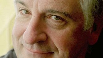 Fotografija: Oboževalcem Douglasa Adamsa je kristalno jasno, zakaj je nujno praznovati 42. obletnico Štoparskega vodnika. FOTO: dokumentacija Dela