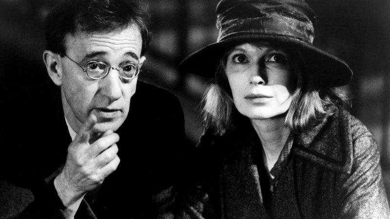Fotografija: Woody Allen in Mia Farrow v filmu Sence in megla Foto Cover Images