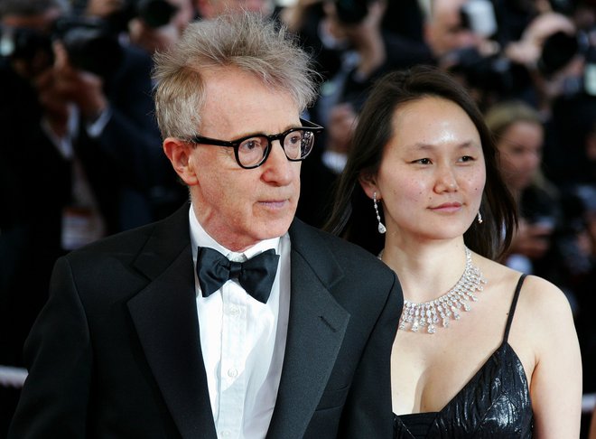 Woody Allen in Soon-Yi Previn sta se poročila v Benetkah. Foto Reuters