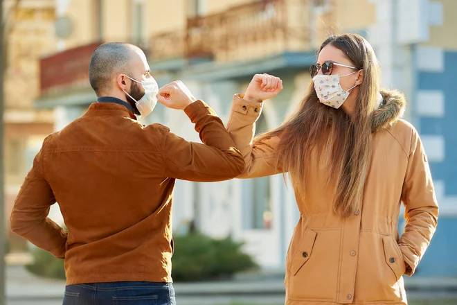 Pozdrav, ki se je prijel tudi v naših krajih, bo morda ostal z nami dlje časa. FOTO: Shutterstock