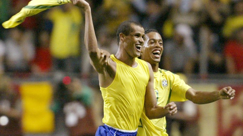 Fotografija: Rivaldo in Ronaldinho na svetovnem prvenstvu leta 2002, ki ga je prepričljivo dobila Brazilija. FOTO: Reuters