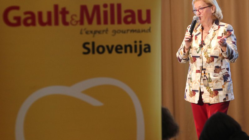 Fotografija: Mira Šemić, verjetno najbolj izobražena sommelierka v Sloveniji in na Balkanu, je tudi prva direktorica Gault&Millau Slovenija. FOTO: Dejan Javornik