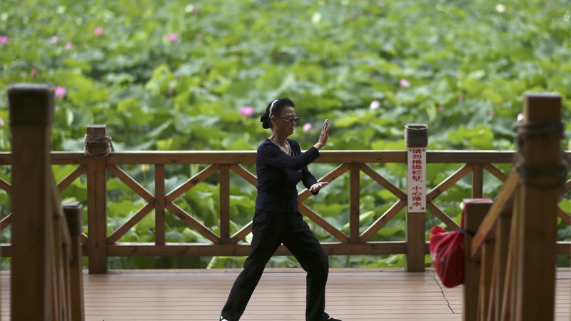 Fotografija: Mnogi Vzhodnjaki svojo telesno pripravljenost do poznih let ohranjajo s taičijem. FOTO: Reuters