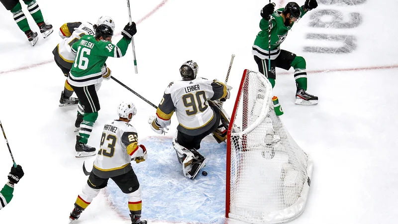 Fotografija: Hokejisti Dallasa so na pragu uvrstitve v veliki finale NHL, saj proti Vegau v zmagah vodijo že s 3:1. FOTO: Bruce Bennett/AFP