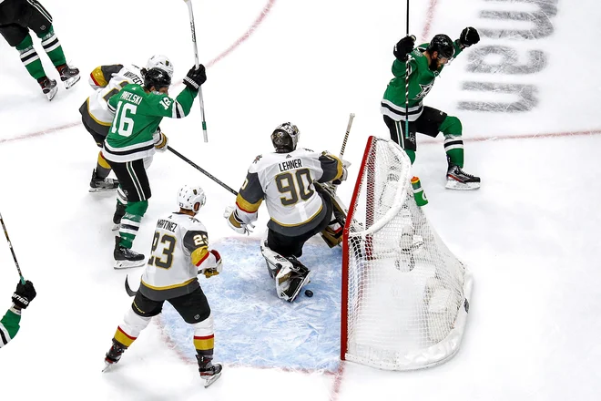 Hokejisti Dallasa so na pragu uvrstitve v veliki finale NHL, saj proti Vegau v zmagah vodijo že s 3:1. FOTO: Bruce Bennett/AFP