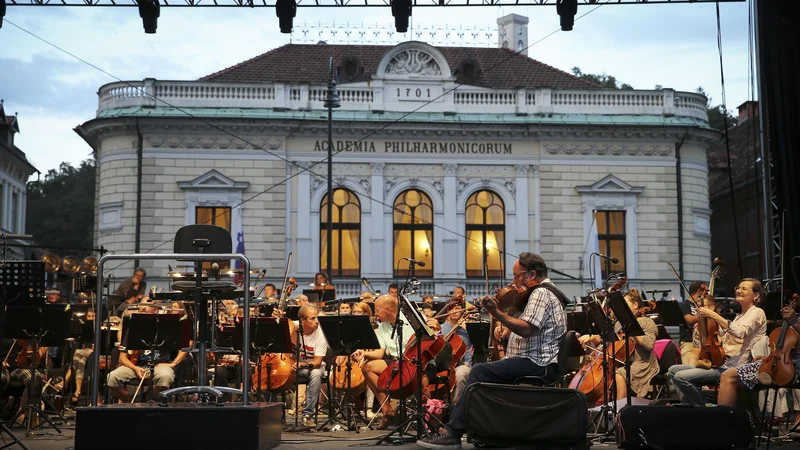 Fotografija: Vse očitke o domnevnih nezakonitostih v Slovenski filharmoniji vršilec dolžnosti direktorja Matej Šarc odločno zavrača. FOTO: Jože Suhadolnik/Delo