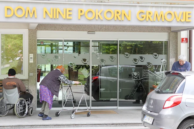 V Domu Nine Pokorn Grmovje je deset okuženih. FOTO: Marko Feist/Slovenske novice