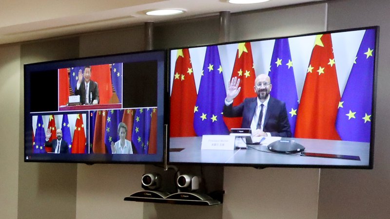 Fotografija: Kitajska se zaveda, da je za evropske proizvajalce izjemno pomemben trg, zato pričakuje, da EU ne bo zaostrovala zunanje politike. FOTO: Yves Herman/Reuters