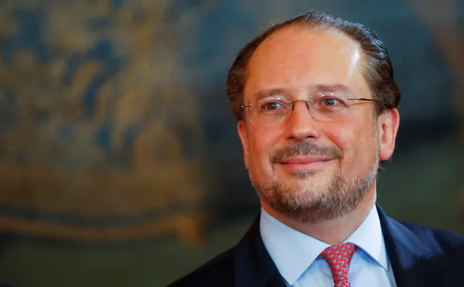 Avstrijski zunanji minister Alexander Schallenberg se bo danes na Brdu pri Kranju udeležil tretjega srečanja neformalne pobude C5. FOTO: Leonhard Foeger/Reuters