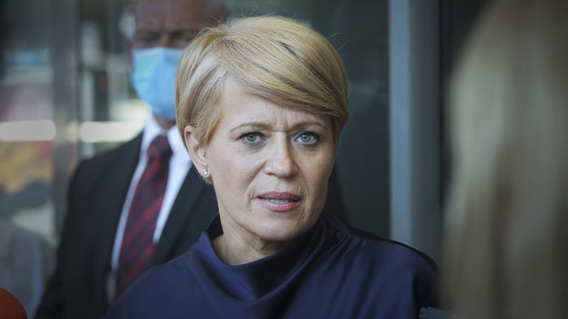 Fotografija: Aleksandra Pivec je ob ponujenem odstopu napovedala, da bo ponovno kandidirala za predsednico, ker verjame, da uživa dovolj podpore. FOTO: Jože Suhadolnik