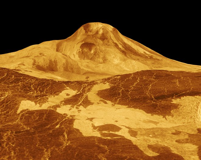 Računalniška podoba pokrajine okoli vulkana Maat Mons na Veneri je ustvarjena s pomočjo radarskih posnetkov odprave Magellan in obarvana v skladu s posnetki sovjetske odprave Venera 13 in 14. Vir Nasa, Foto Nasa