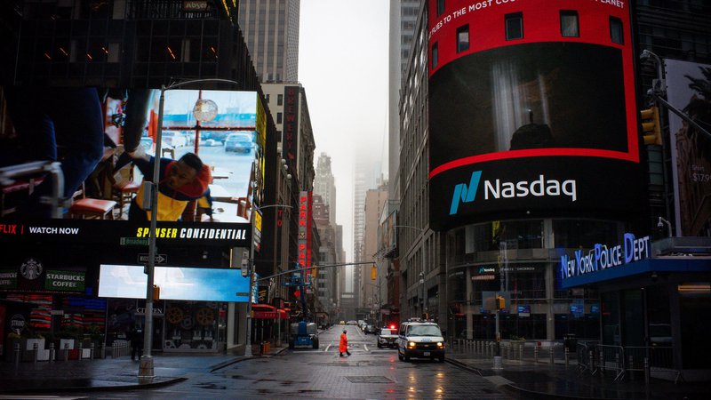 Fotografija: Tehnološka borza Nasdaq ima sedež na Times Squaru v središču New Yorka. FOTO: Eduardo Munoz/Reuters