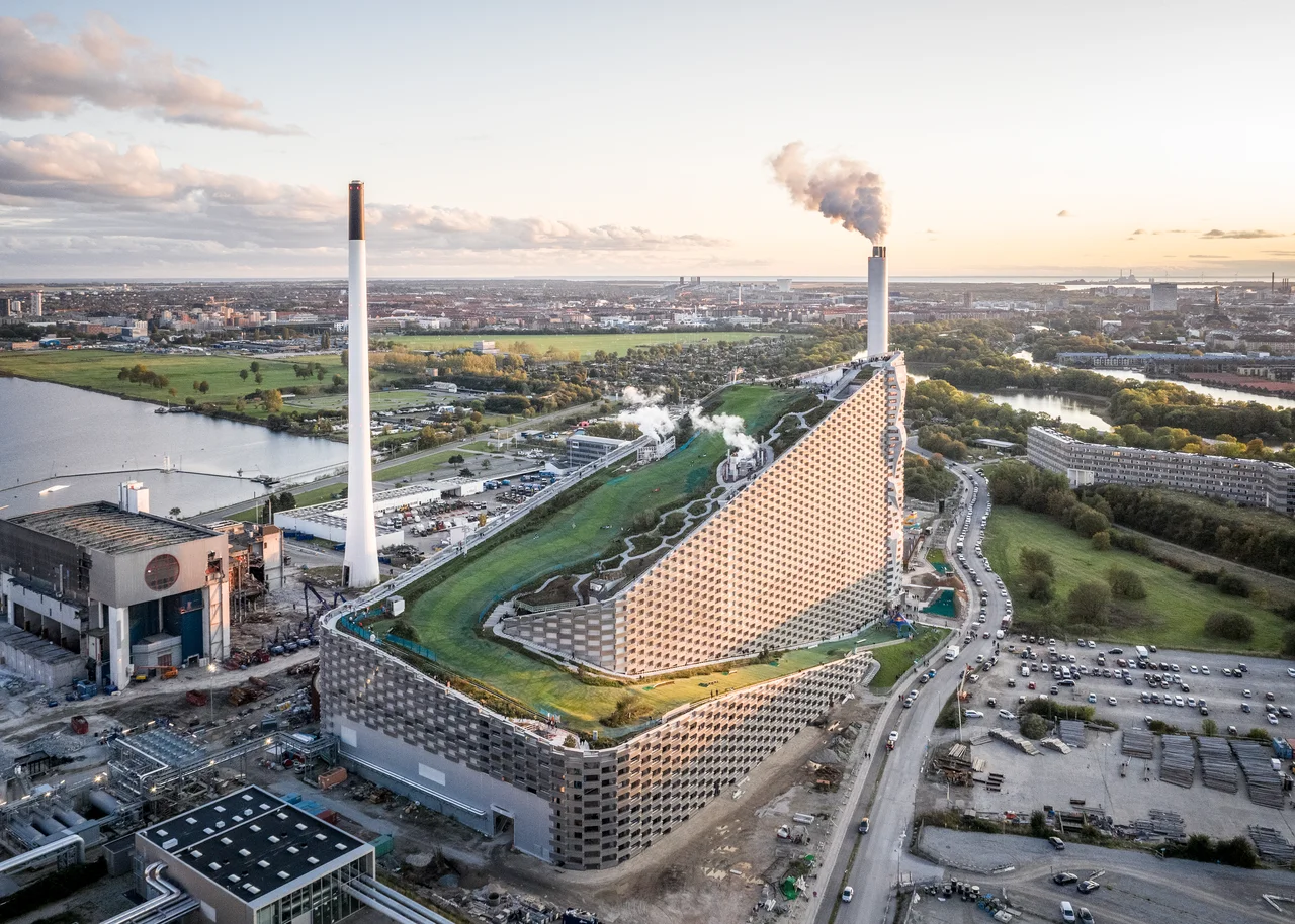 Fotografija: Pomena skrbi za celostno predelavo odpadkov in oskrbo z energijo se dobro zavedajo tudi na Danskem. FOTO: Rasmus Hjortshoj