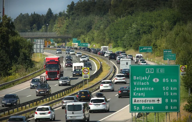 Virus je ustavil ves transport, le avtomobilov smo kupili več. FOTO: Jure Eržen/Delo