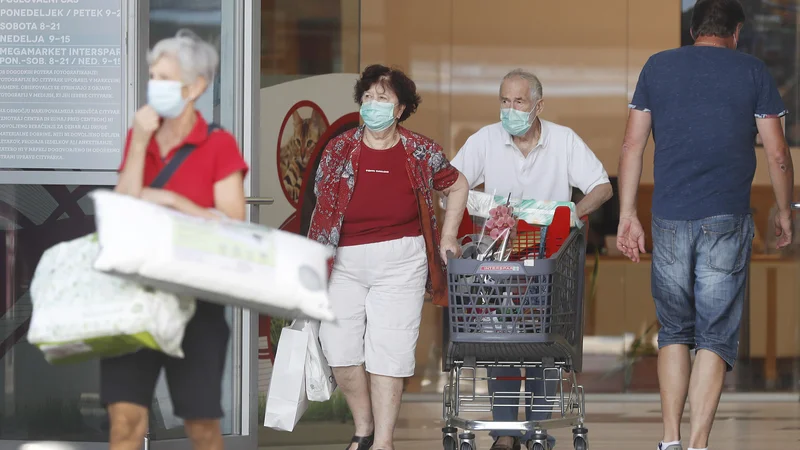 Fotografija: Priprave na morebitno aktiviranje še četrte covid bolnišnice so v teku. FOTO: Leon Vidic/Delo