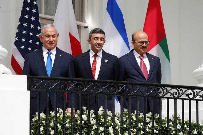 Izraelski premier Benjamin Netanjahu z zunanjima ministroma ZAE in Bahrajna. FOTO: Tom Brenner/Reuters