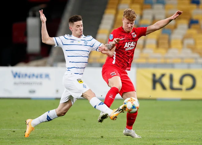 Benjamin Verbič (levo) se je veselil zmage z 2:0 proti Alkmaarju. FOTO: Gleb Garanich/Reuters