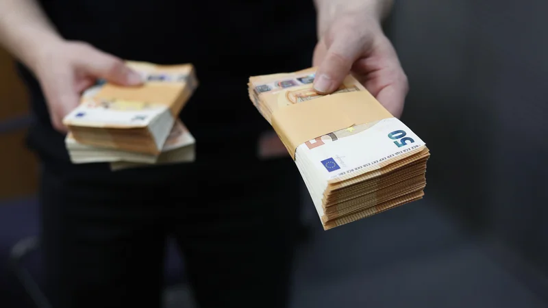 Fotografija: Zanimanje za iskanje lastniškega kapitala prek borze kot tudi za pridobivanje sredstev z izdajo obveznic je v Sloveniji veliko manjše od evropskega povprečja. Foto Leon Vidic