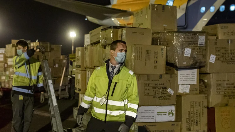 Fotografija: Ventilatorji bellavista 1000, za katere je država odštela 1,7 milijona evrov, so bili izdelani za kitajski trg in preprodani v Slovenijo. FOTO: Voranc Vogel/Delo