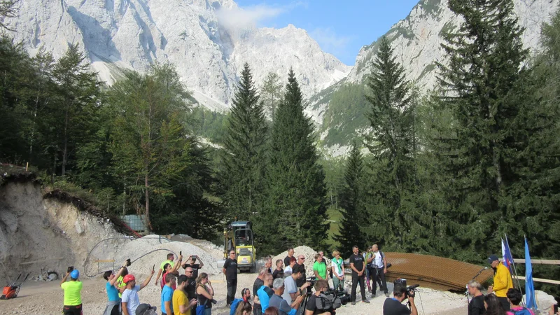 Fotografija: Polaganje temeljnega kamna za novi Frischaufov dom na Okrešlju z eno najlepših kulis. FOTO: Špela Kuralt/Delo