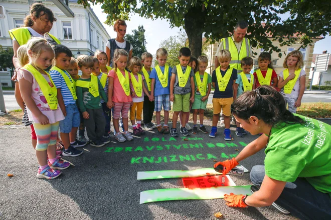 Parkirišča v Cerknici bodo zasedli otroci in odrasli na delavnicah. FOTO: Matej Družnik/Delo