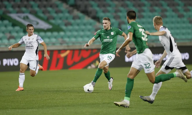 Olimpija išče formo, ki bi ji dala zalet za nadaljevanje sezone. Timi Max Elšnik je eden njenih glavnih adutov. FOTO: Blaž Samec/Delo