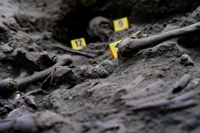 Množična grobišča so huda jama španske preteklosti. Foto Juan Medina/Reuters