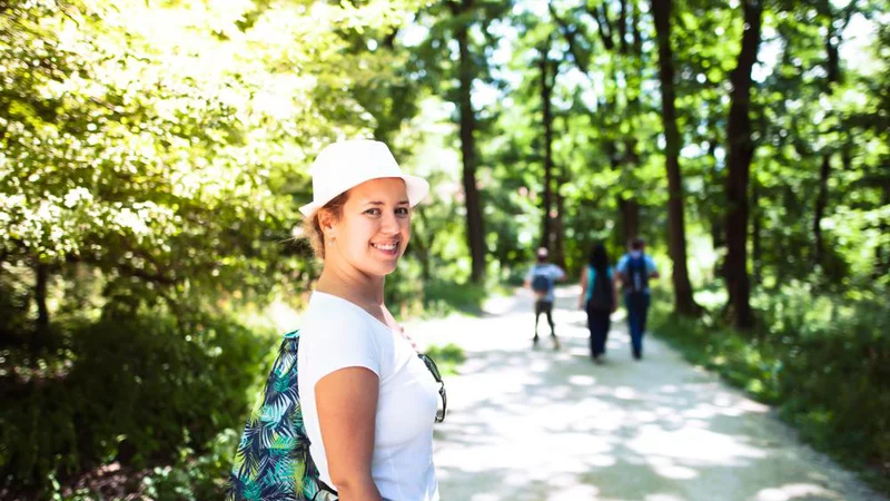 Fotografija: Čeprav ni posebnega priporočenega odmerka, finske raziskave kažejo, da bi si morali prizadevati, da bi vsak mesec preživeli vsaj pet ur v naravi. FOTO: Shutterstock