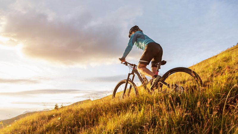 Fotografija: Poletovci kljub neskončnemu navdušenju nad možnostmi elektrike po kolesarsko ostajamo zvesti tudi klasiki. FOTO: Shutterstock