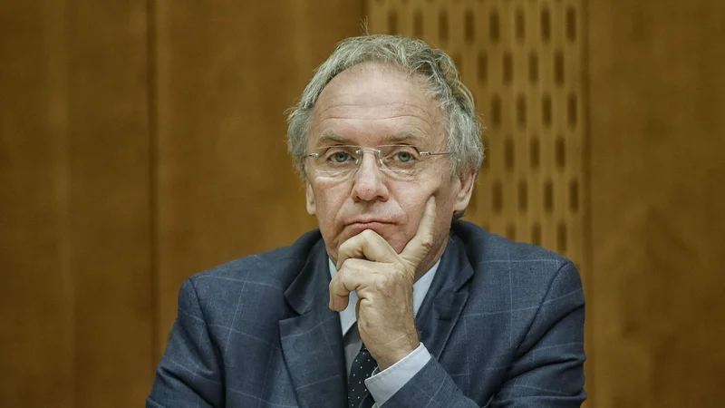 Fotografija: Notranji minister Aleš Hojs lahko mirno pričakuje sejo o interpelaciji.