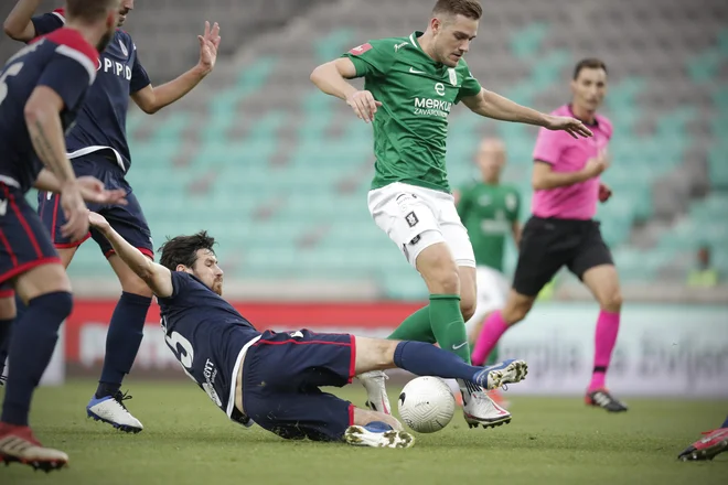 Olimpija je po hudem boju in po podaljšku izgubila z Zrinjskim ter se od Evrope poslovila podobno kot lansko leto v 2. kolu kvalifikacij za evropsko ligo. FOTO: Uroš Hočevar/Delo