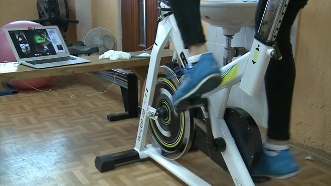 Jadralci s skupnimi treningi pomagajo drug drugemu vzdrževati dnevno rutino. FOTO: posnetek zaslona, JZS