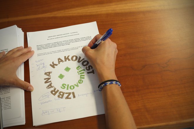 Ministrstvo za kmetijstvo je že pred leti vzpostavilo nacionalno shemo Izbrana kakovost, ki poudarja slovensko poreklo. FOTO: Jure Eržen/Delo