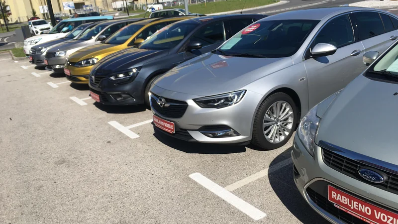 Fotografija: Rabljeni avtomobili so pri nas vedno zanimivi, nakupni vzorci pa so drugačni kot pri novih. Foto Gašper Boncelj