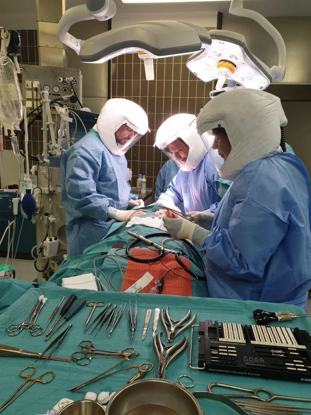 Če bodo vse kapacitete zasedene zaradi bolnikov s covidom, potem za druge ne bo prostora. Bo preživetje odvisno le še od sreče?