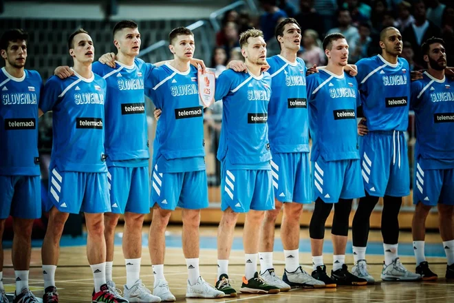 Slovenska košarkarska reprezentanca je na poti k eurobasketu 2022 izgubila z Madržarsko in premagala Avstrijo. FOTO: FIBA