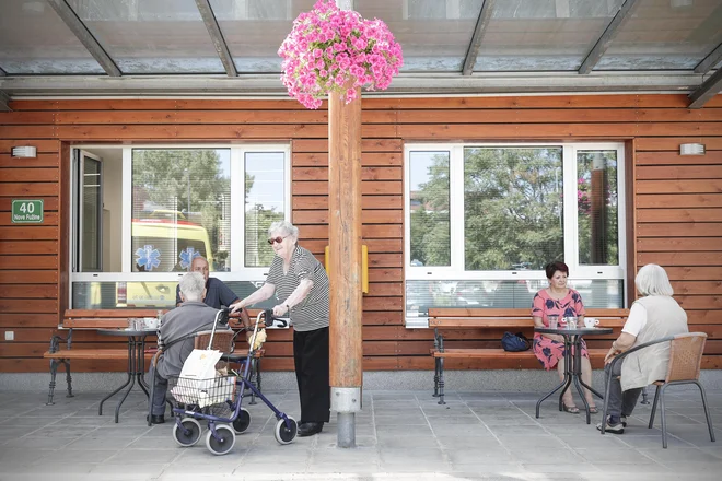 V domu starejših občanov Fužine v Ljubljani včeraj prva okužba s covid-19. FOTO: Uroš Hočevar/Delo