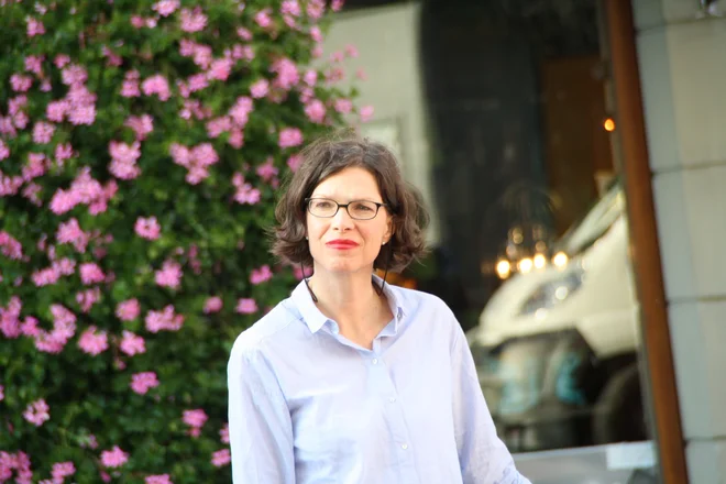 Ingrid Türk-Chlapek združuje ustvarjalce treh držav. Foto Isimekhai