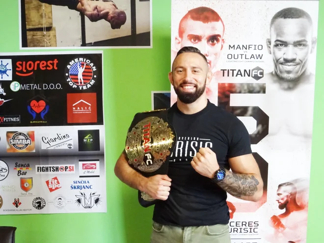 Uroš Jurišič se bo v kratkem spet povzpel v kletko. FOTO: Miha Šimnovec