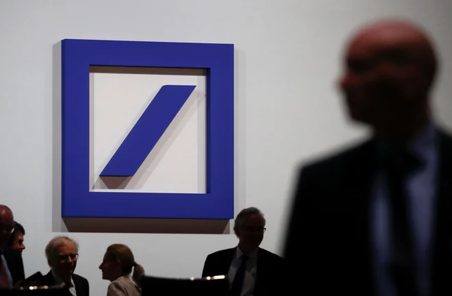 Na vrhu po prijaviteljih je bila Deutsche bank s 1300 milijardami dolarjev prijavljenih transakcij. Foto Kai Pfaffenbach/Reuters