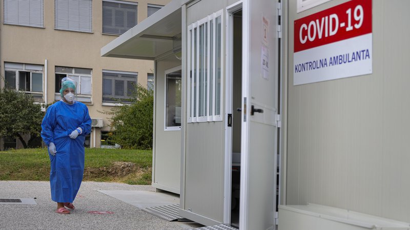 Fotografija: Infekcijska klinika v Ljubljani se bo postopno in glede na potrebe preobrazila v covid bolnišnico. FOTO: Jože Suhadolnik/Delo