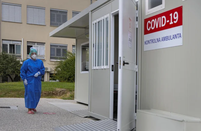 Infekcijska klinika v Ljubljani se bo postopno in glede na potrebe preobrazila v covid bolnišnico. FOTO: Jože Suhadolnik/Delo