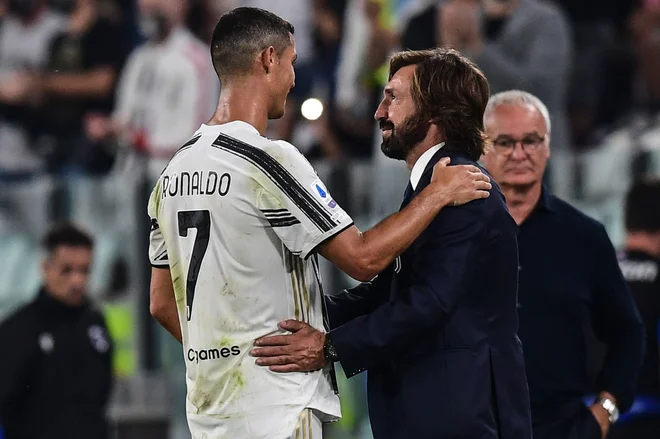 Pretekli vikend se je začela nova sezona italijanske nogometne lige. V nedeljo je pod vodstvom novega trenerja Andrea Pirla na domačem igrišču odigral svojo prvo letošnjo tekmo italijanski prvak Juventus. Proti Sampdorii je stara dama suvereno zmagala s 3:0. Eden od treh golov je zabil tudi Cristiano Ronaldo. FOTO: Miguel Medina/Afp