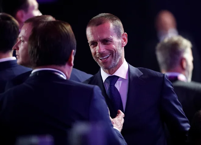 Med povabljenimi na dobrodelni gala dogodek je bil tudi predsednik Evropske nogometne zveze Aleksander Čeferin. FOTO: Kai Pfaffenbach/Reuters