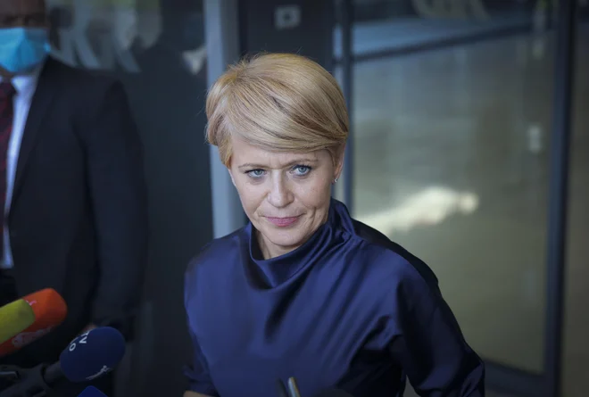Tudi s petimi glasovi podpore Desusa opozicija LMŠ, SD, Levica in SAB ne more izglasovati razrešitve Aleksandre Pivec. V SNS so povedali, da na njihove glasove ne morejo računati. FOTO: Jože Suhadolnik/Delo