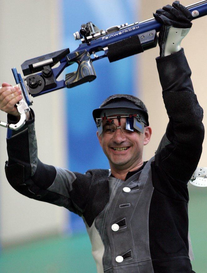 Rajmond Debevec si je leta 2000 v Sydneyju pristreljal naslov olimpijskega prvaka. FOTO: Matej Družnik