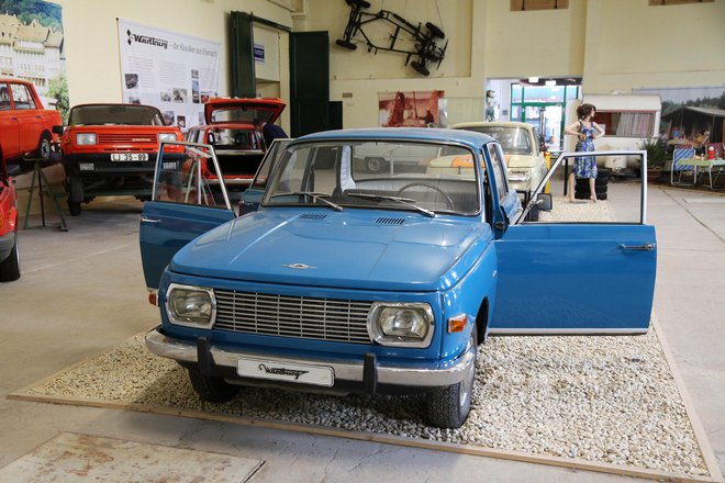 V kompleksu turinškega sveta cmokov je še ena zanimiva zbirka z več kot 50 avtomobili in dostavnimi vozili, večinoma iz časa NDR. FOTO: Milan Ilić