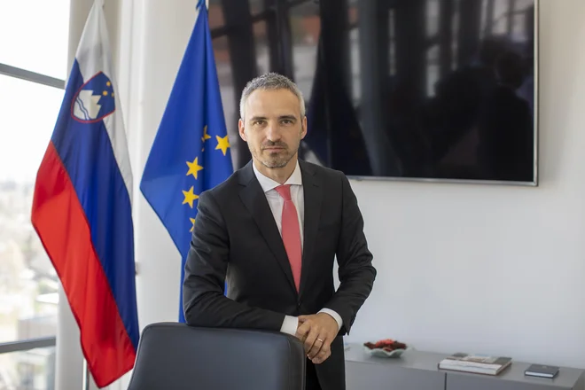 Minister za delo Janez Cigler Kralj pravi, da so z dosedanjimi ukrepi ohranili 300.000 delovnih mest. FOTO: Voranc Vogel/Delo